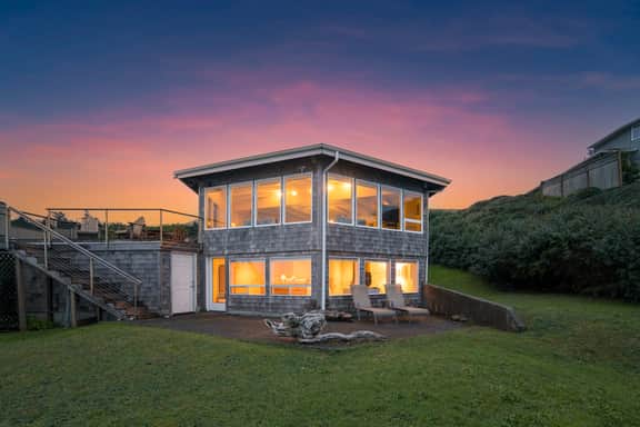 Sanctuary by the Sea by AvantStay | Waterfront + Views
