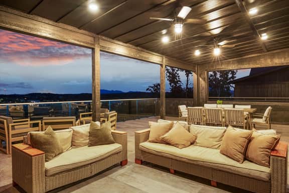 The Back Nine Retreat by AvantStay Private Golf Sim, Firepit & Mountain Views Near Dollywood
