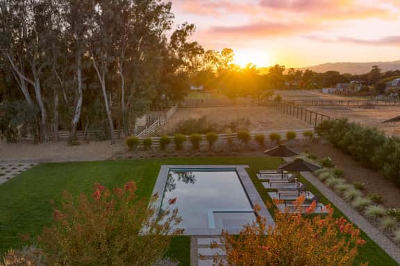 Wine Country Estate by AvantStay | Pool, Spa, Barn