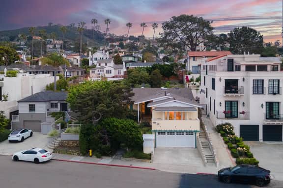 La Jolla Living by AvantStay | A+ Location | Private Backyard Lounge