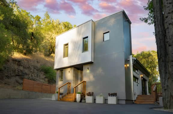 Mill Creek by AvantStay | Modern Design, Patio, Hot Tub