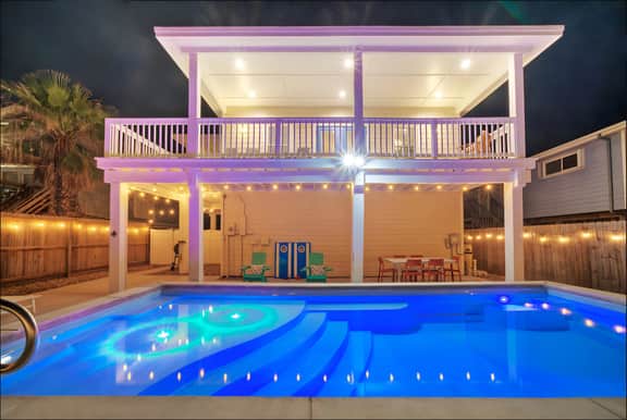 Priv Pool & Yard w/ Putting Green! | Newly Remodeled | Always Sunny by AvantStay