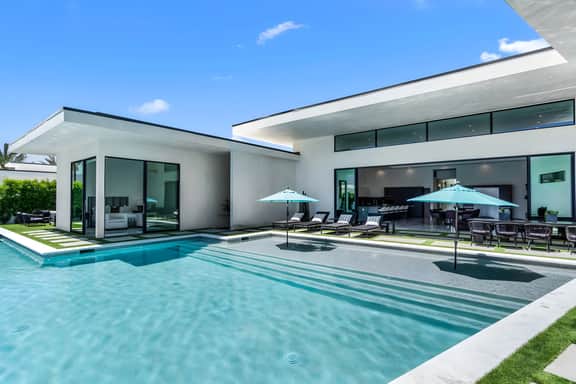 Sleeps 20 | Pool & Pickleball | Villa Near Golf, Dining & Fun | Bravo Villa #2 by AvantStay