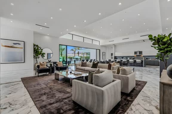 Sleeps 20 | Pool & Pickleball | Villa Near Golf, Dining & Fun | Bravo Villa #2 by AvantStay