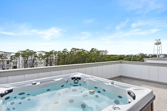 Sea Dweller by AvantStay | Rooftop Hot Tub + Gulf Views • Bikes + Pool Access + Near Beach