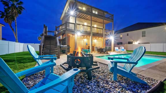 Boots & Beaches | AvantStay | Golf Cart Access, Brd Walk