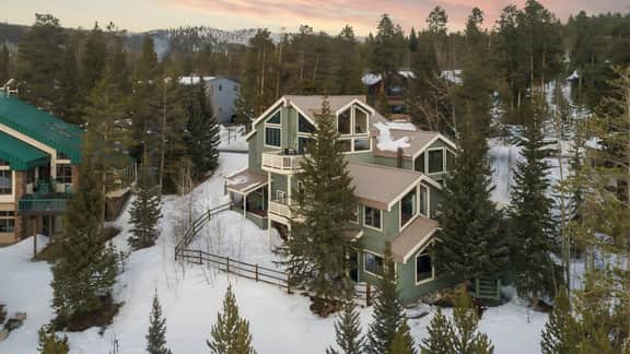 Frontier by AvantStay | Incredible Mtn Views & Hot Tub | Gorgeous Breckenridge Home Close to Slopes