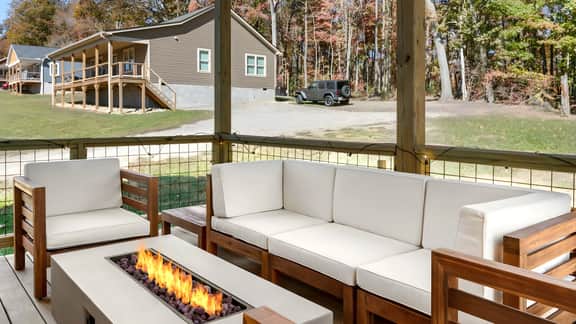 10 Mins to Downtown • Deck w/ Fire Pit • Modern Haven | Bradford by AvantStay