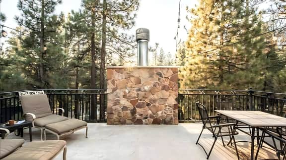 Walk to Lake | 6BR Cabin w/ Game Room, Hot Tub | Big Bear Castle