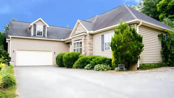 Fairview Vista by AvantStay | 10 Mins to Asheville