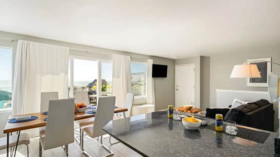 Ocean View Cayucos Bungalow w/ Courtyard Lounge, Patio & Beach Access