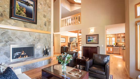 Sunriver by AvantStay | Cozy Mountain Home w/ Indoor Pool and Hot Tub