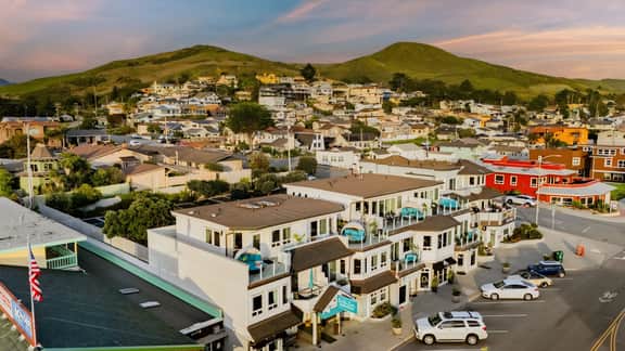 Ocean View Cayucos Bungalow w/ Courtyard Lounge, Patio & Beach Access