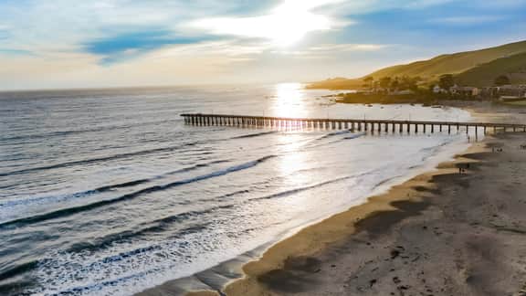 2BR Coastal Gem w/ Ocean Views + Shared Firepit Lounge Near Cayucos Pier