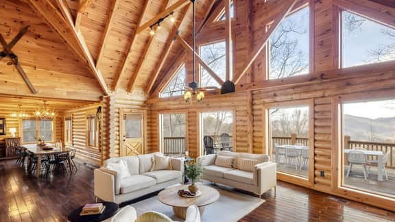 Leyland by AvantStay | Sleeps 20 | Grand Mountain Lodge • Hot Tub + Sauna • Blue Ridge Views