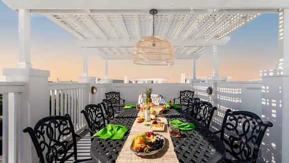 Sea Shell by AvantStay | Breezy Beachside Getaway w/ Rooftop Deck & 6 BRs