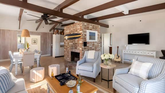 Sandpiper by AvantStay | Gorgeous Beachside Home + Sunroom + Foosball + Hammock | Steps to Beach + Outdoor Dining