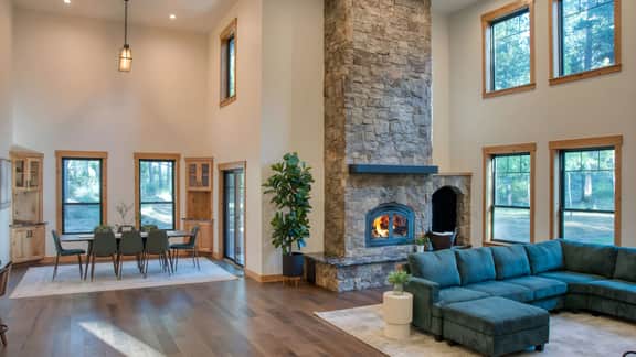 Spring River Retreat by AvantStay | Lakefront Luxury w/ Hot Tub, Game Room & Near Bend