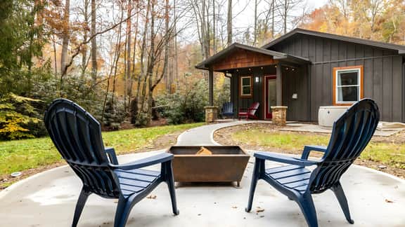 Bear’s Place by AvantStay | Cozy Mountain Cabin in Brevard + Firepit