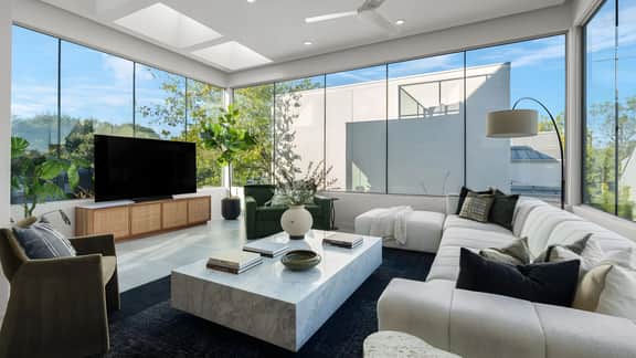 Sleeps 32, Private Compound w/ Putting Green | Bouldin Collective by AvantStay