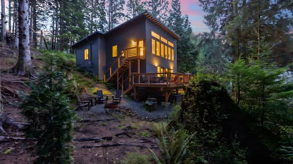 Peaceful Treehouse-Style Stay with Sauna, Fire Pit & Forest Views Near the Coast | The Treehouse by AvantStay
