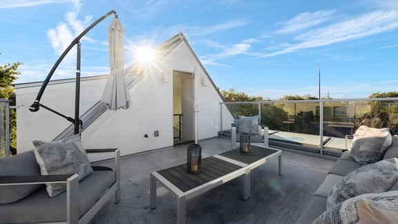 Sleeps 32, Private Compound w/ Putting Green | Bouldin Collective by AvantStay