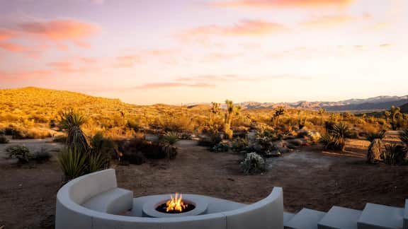 Iconic 6BR Desert Retreat w/ Pool, Pickleball & Fire Pit | Joshua Tree Mansion by AvantStay