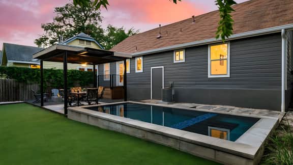 Casa Que Canta by AvantStay | Private Pool, Firepit & Walkable East Austin Gem