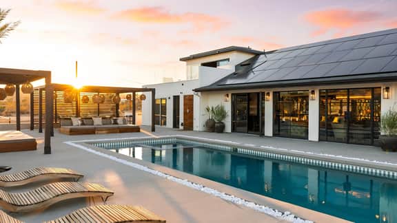 Iconic 6BR Desert Retreat w/ Pool, Pickleball & Fire Pit | Joshua Tree Mansion by AvantStay