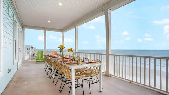 Poseidon By AvantStay | On The Beach! Two Ocean Facing Balconies & Hot Tub