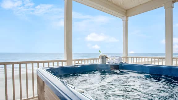 Poseidon By AvantStay | On The Beach! Two Ocean Facing Balconies & Hot Tub