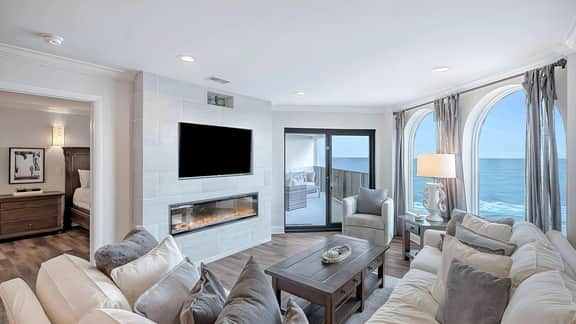 412 Seascape by AvantStay | Oceanfront + Balcony
