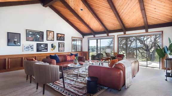 Cathedral by AvantStay | Charming Secluded Estate w/ Sauna, Pool Table & Views of the Rolling Hills