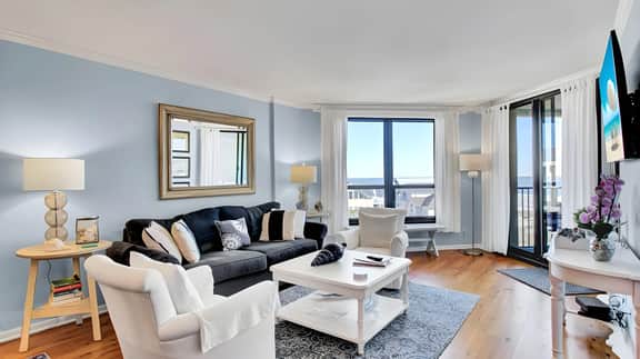 504 Summerhouse by AvantStay | Ocean Front Condo w/ Community Pool Access