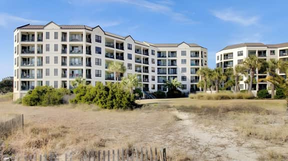 504 Summerhouse by AvantStay | Ocean Front Condo w/ Community Pool Access