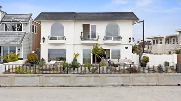 Shoreline by AvantStay | Mission Beachfront Retreat • Hot Tub + Fire Pit + Ocean Views