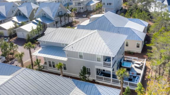 Coconut Cove by AvantStay | Deck w/ Hot Tub, Access to 2 Pools