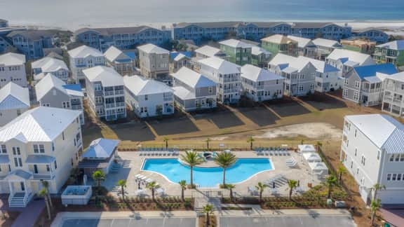 Coconut Cove by AvantStay | Deck w/ Hot Tub, Access to 2 Pools