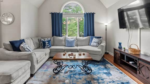 The Boulder Inn by AvantStay | Indoor Hot Tub, Game Room, Outdoor Fire Pit