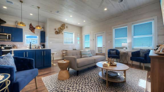 361 Bayview by AvantStay | Pool, Firepit + Pond View • Golf Cart-Friendly Boardwalk to Beach