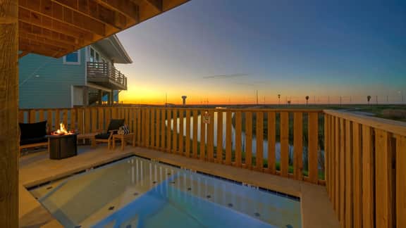 361 Bayview by AvantStay | Pool, Firepit + Pond View • Golf Cart-Friendly Boardwalk to Beach
