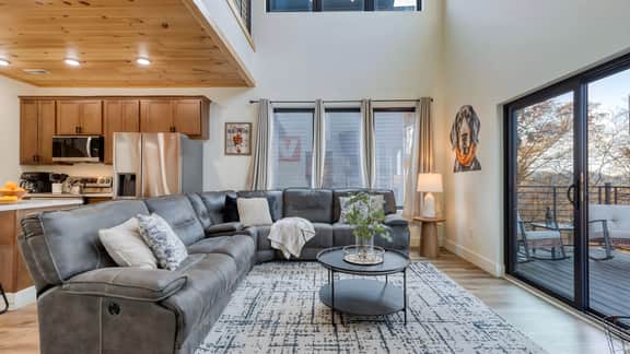 Indoor Pool, Hot Tub & Vols Spirit with Sweeping Mountain Views | Smokey's Den by AvantStay