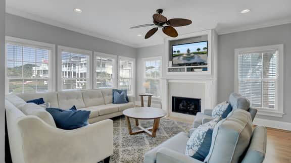 6 10th Avenue by AvantStay | 7BR Coastal Retreat • Walk to Front Beach + Shared Pool + BBQ Grill