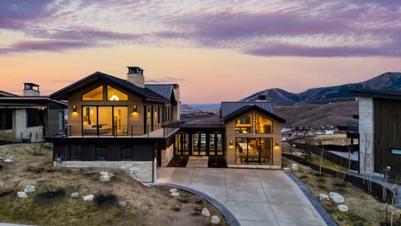 2 Min to Jordanelle Gondola • Hot Tub • Spa Suite • Movie Room & Mountain Views | Skyridge Summit by AvantStay