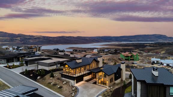 2 Min to Jordanelle Gondola • Hot Tub • Spa Suite • Movie Room & Mountain Views | Skyridge Summit by AvantStay