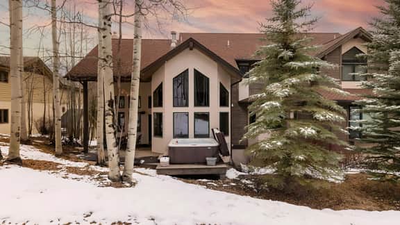 Highline by AvantStay | Breathtaking Mountain Home w/ Hot Tub & Views