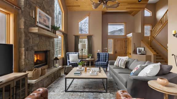 Highline by AvantStay | Breathtaking Mountain Home w/ Hot Tub & Views