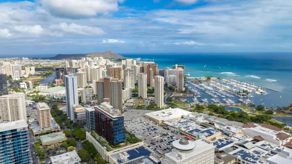 The Kapiolani Vista | Skyline Views, Pool, Gym | Walk to Beach & Ala Moana