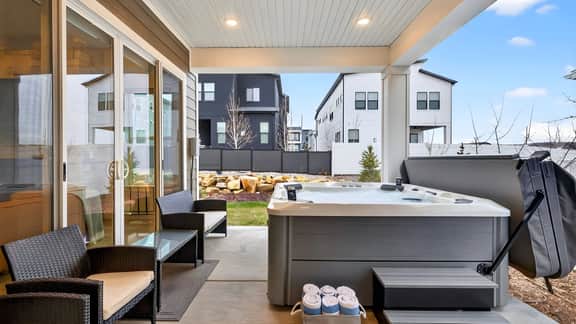 Poppy Peak by AvantStay | Hot Tub + Game Room | Near Skiing + Trails | Spacious Park City Escape