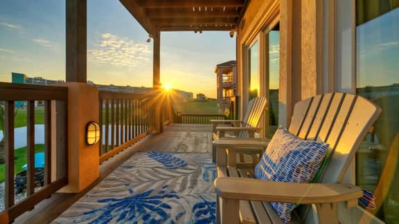 Boots & Beaches | AvantStay | Golf Cart Access, Brd Walk